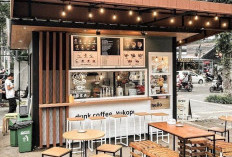 Warung Kopi Kecil Jadi Ruang Diskusi Anak Muda di Tengah Kesibukan