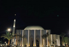 Porsinya Terbatas, Warga Bandar Lampung Tetap 'Serbu' Bukber di Masjid Raya Al-Bakrie