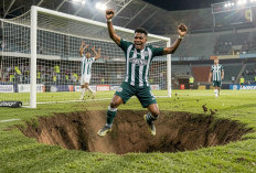 Selebrasi Berujung Celaka, Pemain Coritiba Terperosok ke Lorong dan Gol Dianulir VAR