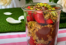 Dessert Viral yang Bikin FOMO! Strawberry Mochi Dubai Pistachio Jadi Incaran GenZ