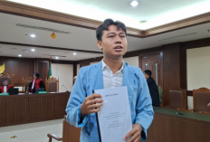 Aktivis Khariq Anhar Dituntut 6 Bulan Penjara dalam Kasus “Timpa Teks”
