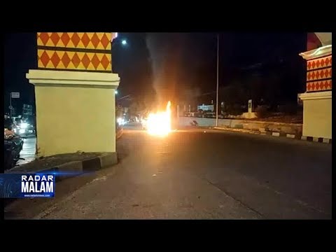 [VIDEO]Korsleting Aki , Minibus Terbakar