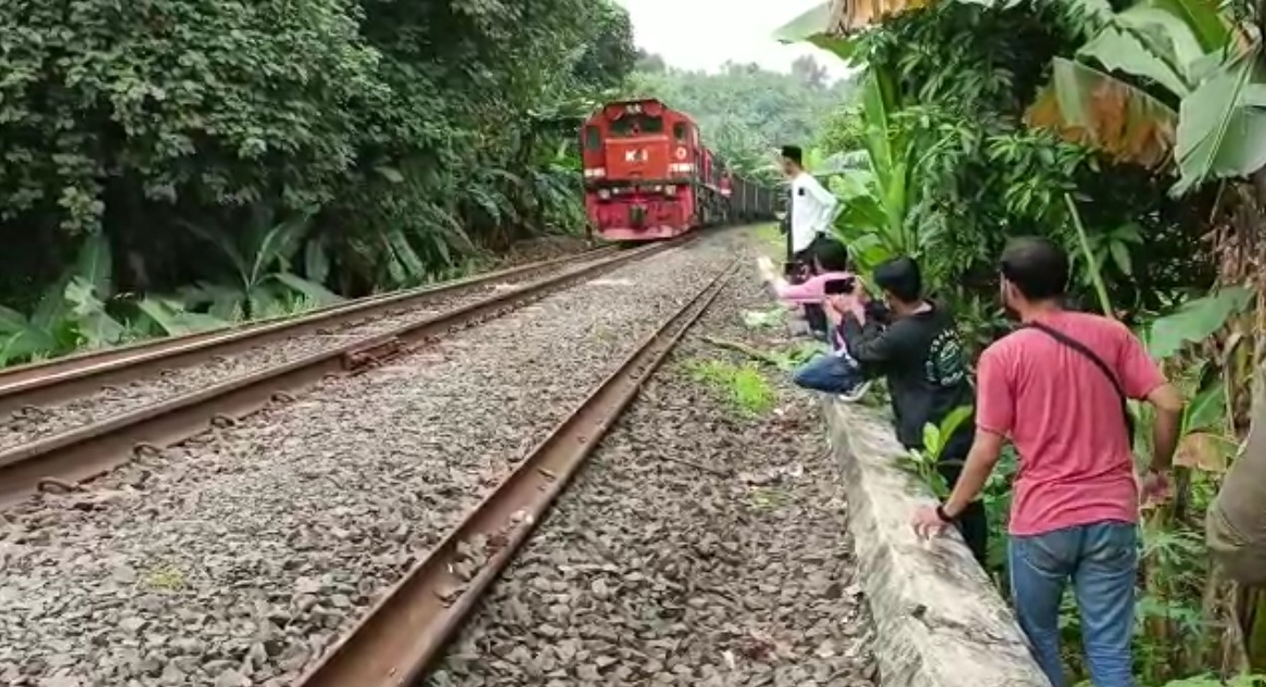 Kepergok Mengintip, Pria Paruh Baya Ditemukan Meninggal di Rel Kereta