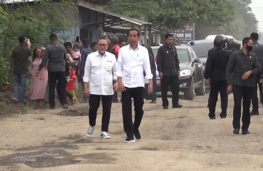 Viral di Rumbia, Jokowi Kunjungi Jalan Rusak di Seputihraman-Seputihbanyak