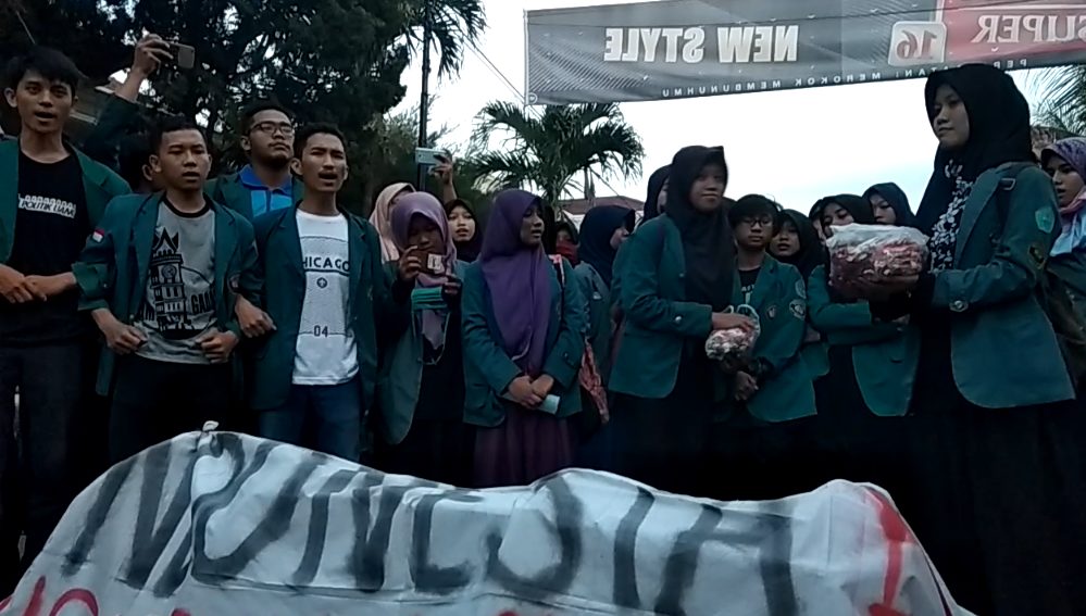 Bentrok Pecah Mahasiswa Dipukuli