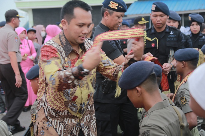 Gubernur Lampung Dan Kapolda Melepas 106 Anggota Brimob Ke Sulawesi Tengah