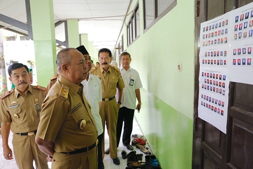 Wakil Gubernur Lampung, Meninjau Langsung Kegiatan Ujian Nasional Di Sejumlah Sekolah