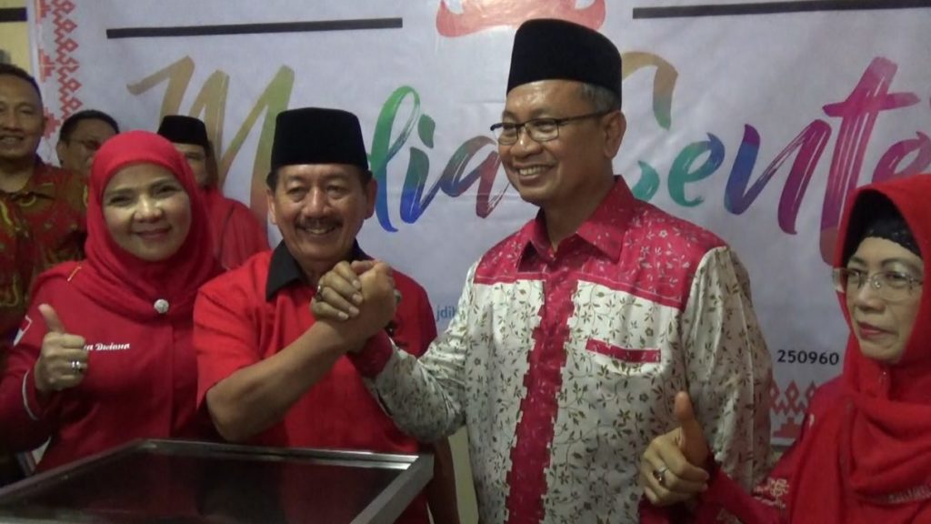 Herman-Sutono Datang ke KPU Disambut Shalawat