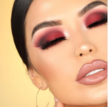 Tips Latina Make-Up Look Viral di TikTok dan Instagram