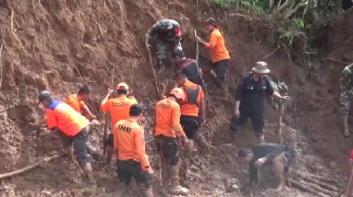 Longsor Way Kanan, Hari ke-6 Jasad Ibu dan Anak Ditemukan Berpelukan