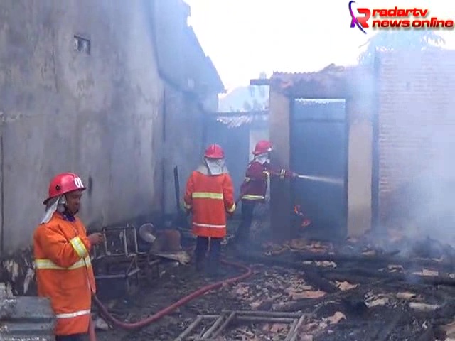 Ditinggal Ke Warung, Rumah Cahaya Ludes Terbakar