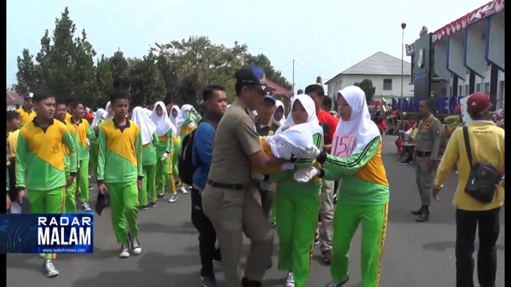 Peserta Gerak Jalan Pingsan  Panitia Lepas Tangan